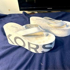 Michael Kors, Benny platforms